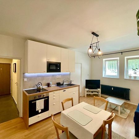 Cozy Self Check-In Apartment In Vibrant Ruzinov Area, Komarnicka 42, ブラチスラヴァ エクステリア 写真