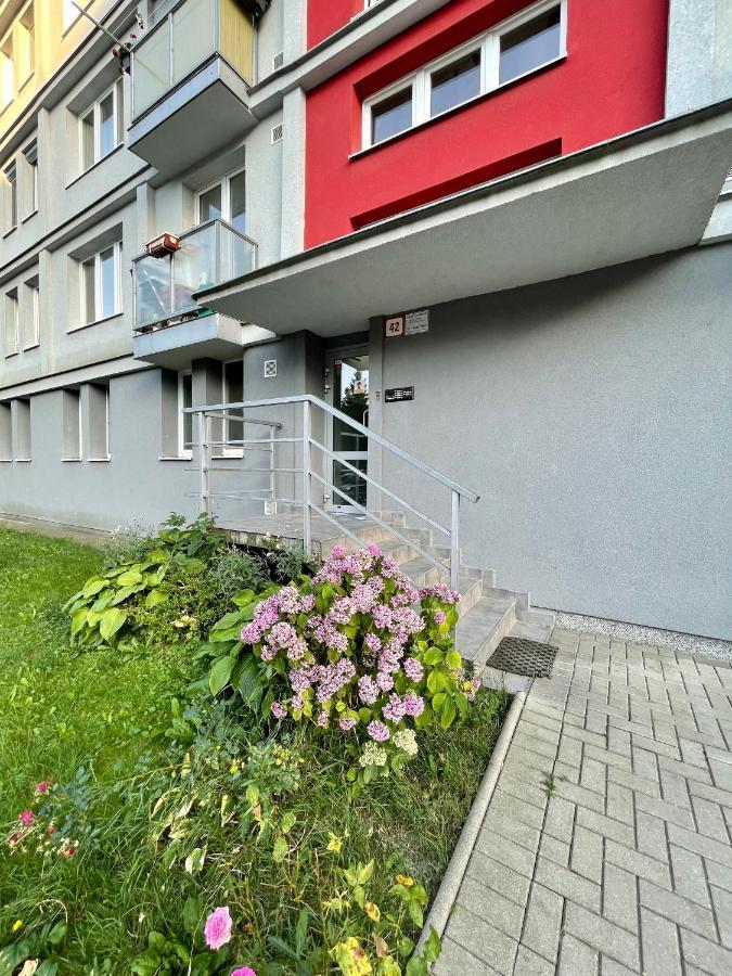 Cozy Self Check-In Apartment In Vibrant Ruzinov Area, Komarnicka 42, ブラチスラヴァ エクステリア 写真